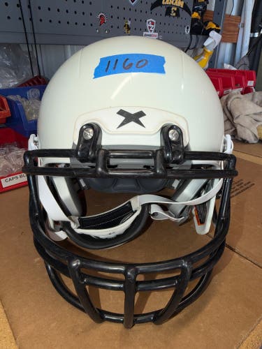 USED XENITH X2E+ YOUTH FOOTBALL HELMET - LARGE - WHITE