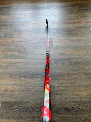 Junior Bauer Pulse Right Handed Hockey Stick P28 50 Flex (New) - Red