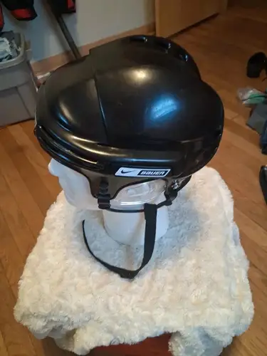 Bauer Hockey Helmet nbh5500s adult small 6 1/2-7 1/8