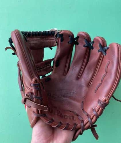 Infield RH Wilson A2000 Baseball Glove 11.75" (Used)
