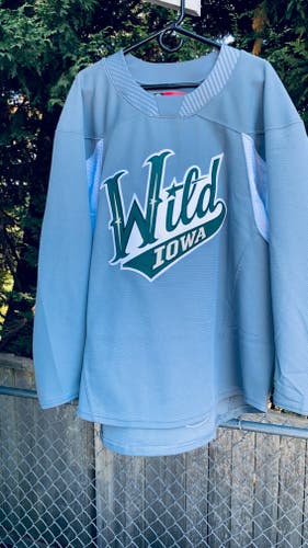 Gray Size 56 Men's CCM Jersey (Used)