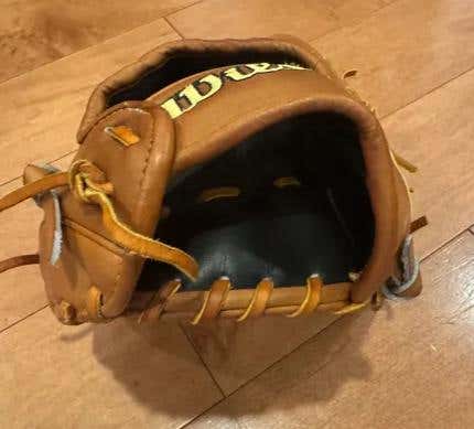 Infield RH Wilson A2000 Baseball Glove 11.5" (Used)