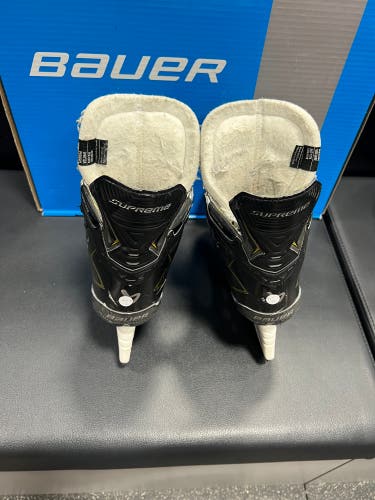 2024 Bauer Supreme M40 Hockey Skates 6 (Used)
