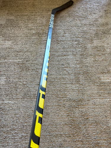 Senior Bauer Supreme S37 Hockey Stick Right Handed P88 77 Flex (Used)