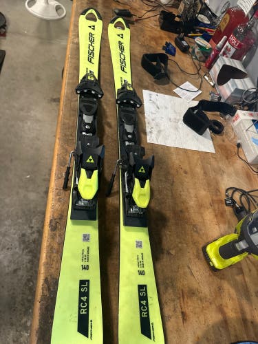Kid's 2024 Fischer RC4 Race Jr 140 cm Racing Skis With Bindings Max Din 11 (Used)