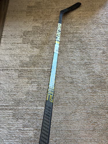 Senior Bauer Supreme 2S Hockey Stick Right Handed P88 77 Flex (Used)
