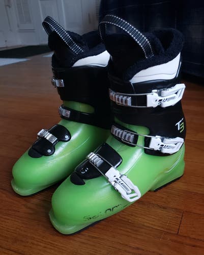 JR. 26.5 Salomon T3 Ski Boots (YOUTH 8) *USED* WASHED & CLEAN 306mm