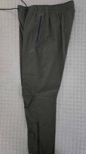 Nike Men's Sportswear Tech Woven Open Hem Pants-Olive (Medium)