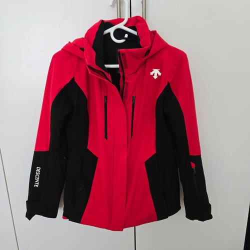 Red Women's Adult Small / Medium Descente Jacket (Used)