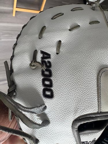 Wilson A2000 RH First Base Softball Glove 12.5" (Used)