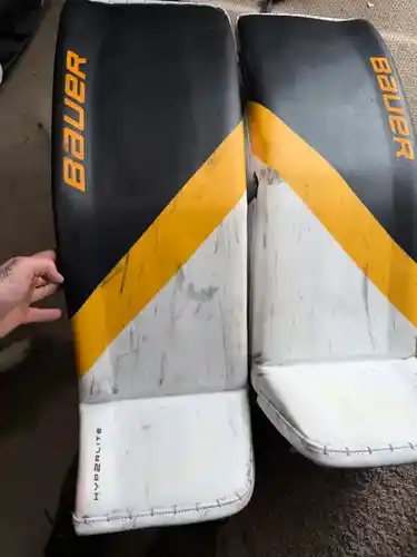 Large Bauer Vapor Hyperlite 2 Goalie Leg Pads (Used)