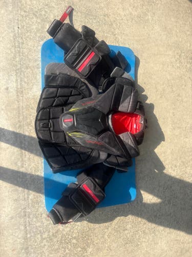 Senior Small Bauer Vapor X2.9 Goalie Chest Protector (Used)
