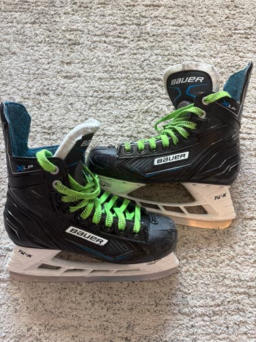 Intermediate Bauer XLP Hockey Skates Regular Width Size 5 (Used)