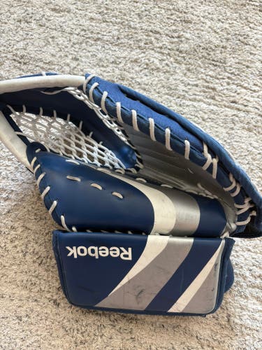 Blue Junior Reebok 1K JR Goalie Glove Regular (Used)