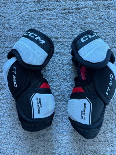 Junior Medium CCM JetSpeed FT680 Elbow Pads (Used)