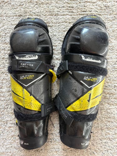 Youth Bauer Supreme Ultrasonic Shin Pads 10" (Used)