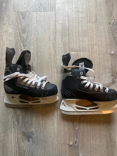 Black Easton Hockey Skates Size 3 (Used)