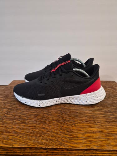 Black Men's Size M 10.0 (W 11.0) Adult Nike Revolution 5 Shoes (Used)