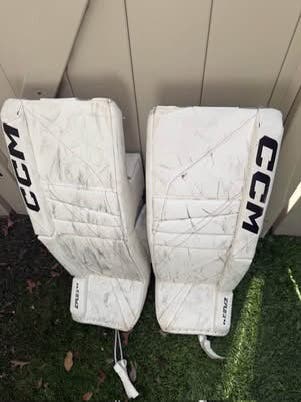 32" CCM EFlex 6.9 Goalie Leg Pads (Used)