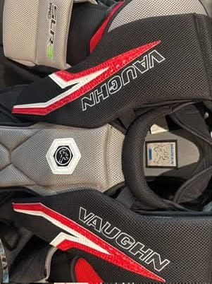 Small Vaughn SLR3 Pro Carbon Goalie Chest Protector (Used)