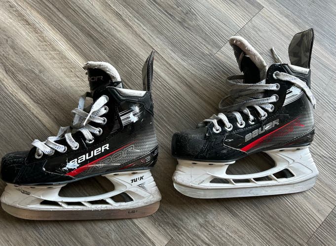 Bauer Vapor 3X Hockey Skates Regular Width Size 4.5 (Used)