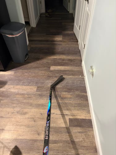 Senior Bauer Vapor Flylite Right Handed Hockey Stick P28 87 Flex (New)