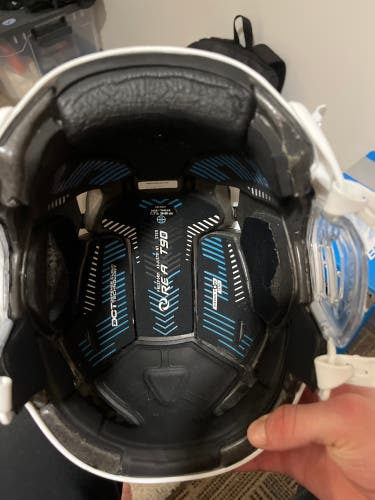 Medium Bauer Re-Akt 90 Helmet (Used)