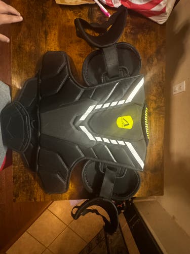 Men's Medium Senior Warrior Shoulder Pads (Used)