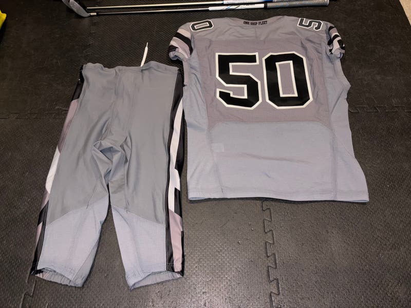 Under Armour | SidelineSwap | Buy and Sell on SidelineSwap