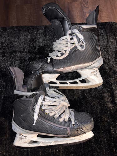 Black 2021 Bauer Vapor Hyperlite Hockey Skates Regular Width 9 (Used)