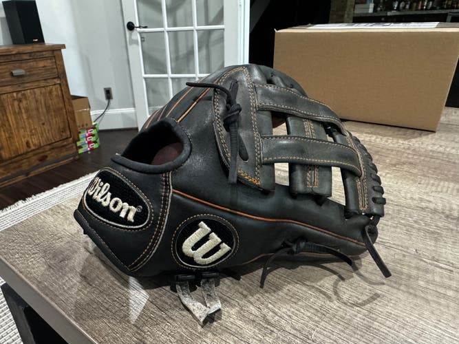 Wilson A2000 RH Infield Baseball Glove 11.5" (Used)