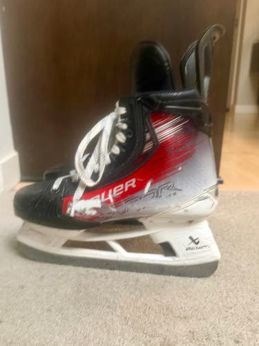 2023 Bauer Vapor Hyperlite 2 Hockey Skates Regular Width 7.5 (Used)