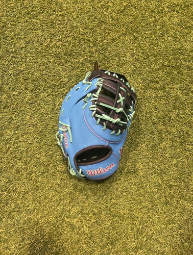 2025 Fall Wilson A2000 1677ss Sky Blue/Navy RH First Base Baseball Glove 12.5" (New)