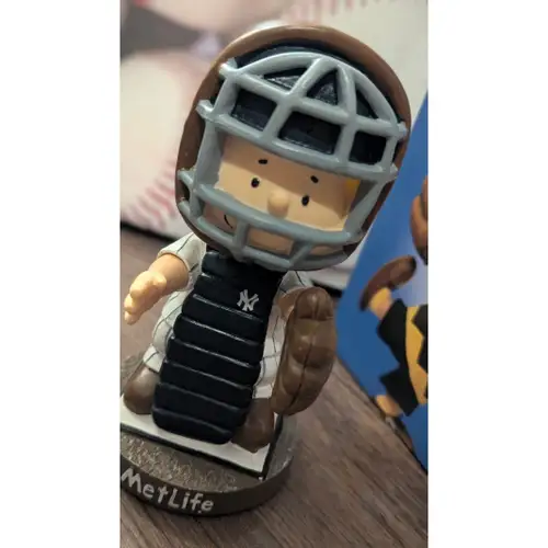 New York Yankees Peanuts MetLife Schroeder Catcher Bobblehead SGA 2015 NIB