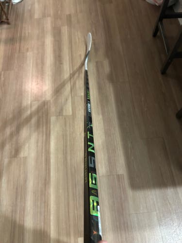 Senior Bauer AG5NT Right Handed Hockey Stick P28 85 Flex Pro Stock (Used)