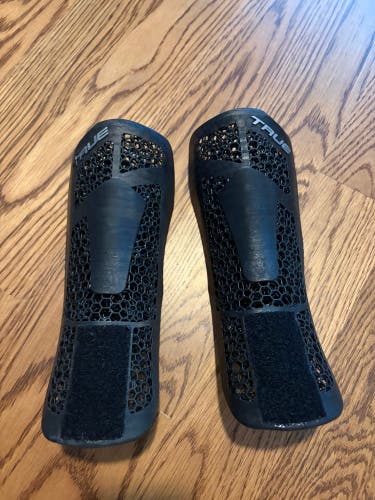 True True Tongues Hockey Skates 9 (New)