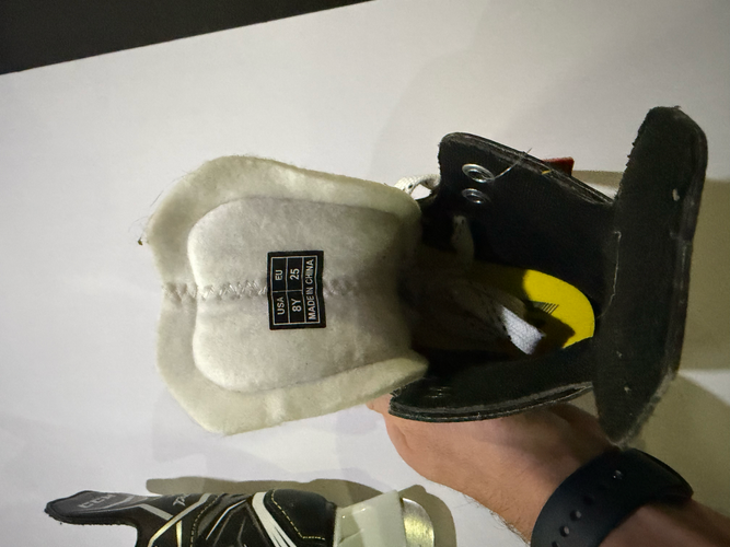 CCM Hockey Skates YOUTH 8 (New)