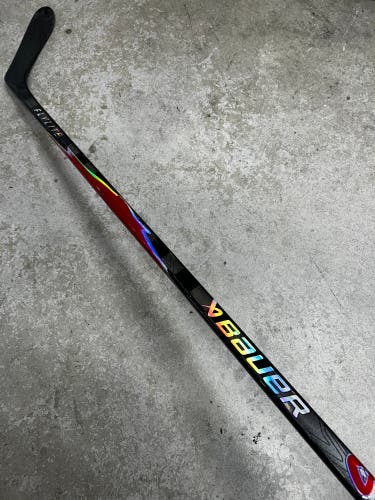 77 Flex P28 Senior Bauer Flylite Right Hand Hockey Stick Pro Stock (Used)