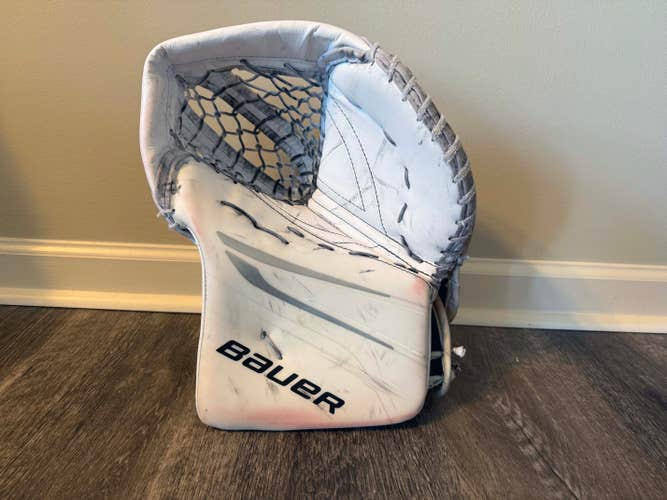 2024 Bauer Vapor Hyperlite 2 Glove Regular (Used)