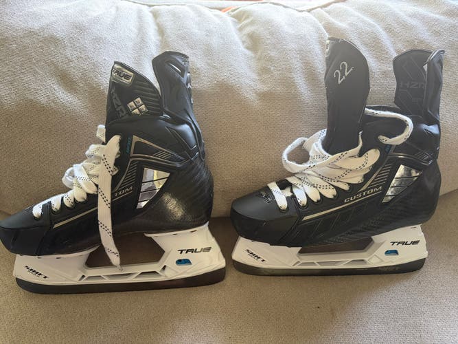 True Pro Custom Hockey Skates Regular Width Pro Stock 7 Only used like 3 times
