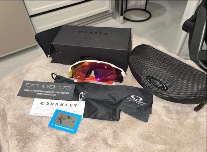 Unisex One Size Fits All Oakley Radar EV Sunglasses (New)