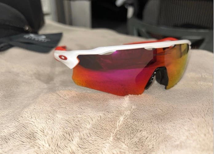 Unisex One Size Fits All Oakley Radar EV Sunglasses (New)