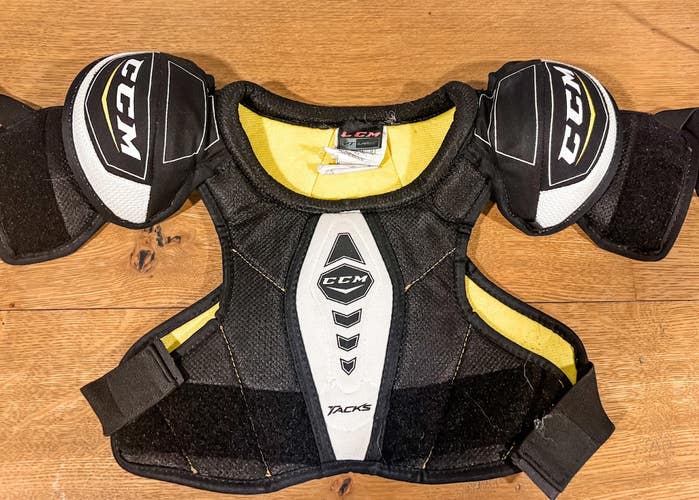 Large Youth CCM Tacks Shoulder Pads (Used)