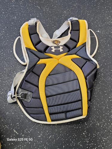 Used Under Armour CHEST PROTECTOR Catchers Chest Protector Black And Gold Adult 11849-S000044335