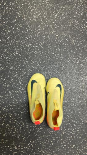 Used Nike Soccer Indoor Shoes Yellow Youth 06.0 11831-S000031298