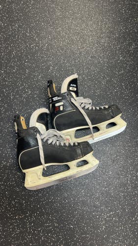 Used CCM TACKS SUPER 452 Senior Hockey Skate Senior 9 11831-S000035457