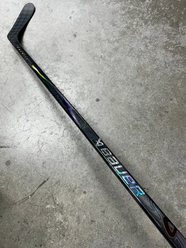 70 Flex P28 Senior Bauer Flylite Right Hand Hockey Stick Pro Stock (Used)