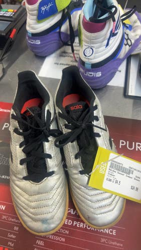 Used Adidas Soccer Indoor Shoes Grey Junior 04.5 11831-S000028873