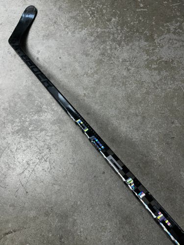 77 Flex P28 Senior Bauer Agent Right Hand Hockey Stick Pro Stock (Used)