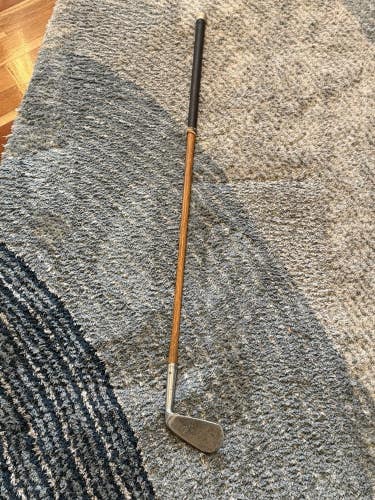 Antique Vintage Wright & Ditson Bee-Line Hickory Wood Shaft Golf Club Niblick